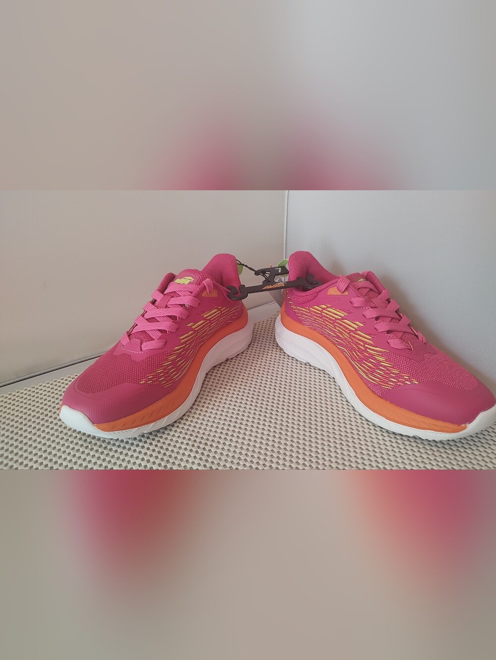Avia Women’s Size 7 Jumbo Sneakers Pink NWT - Picture 2 of 6